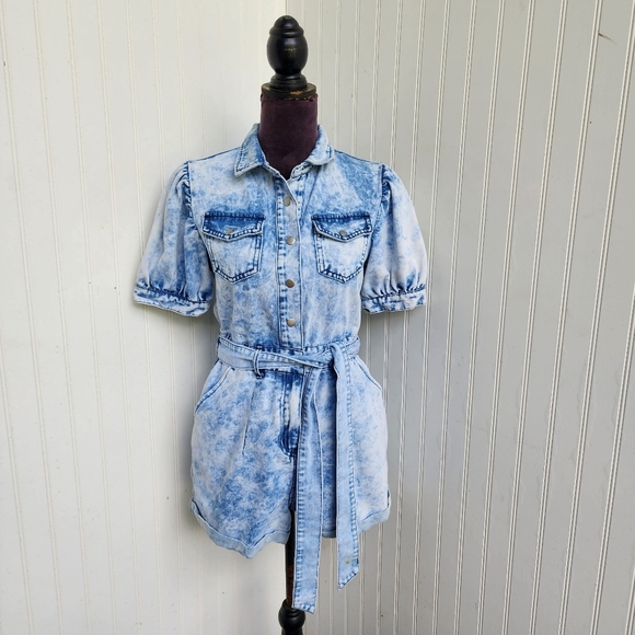 TCEC Womens Blue Light Wash Denim Playsuit Romper Short Sleeve Snap Belted Sz M - Picture 1 of 16